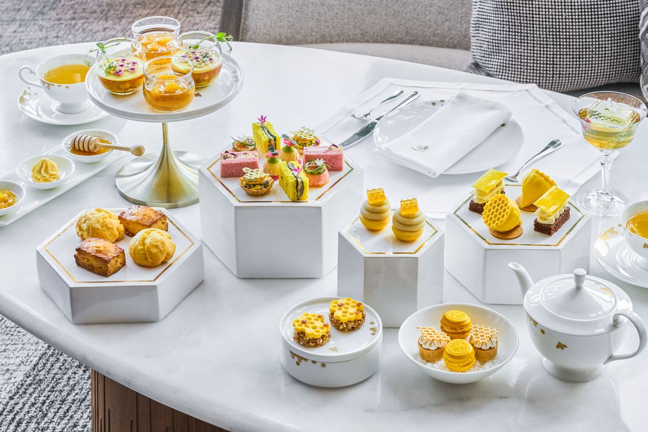 【The Lobby Lounge】 Bee de Chaumet Afternoon Tea  with the glass of The Ritz-Carlton Champagne