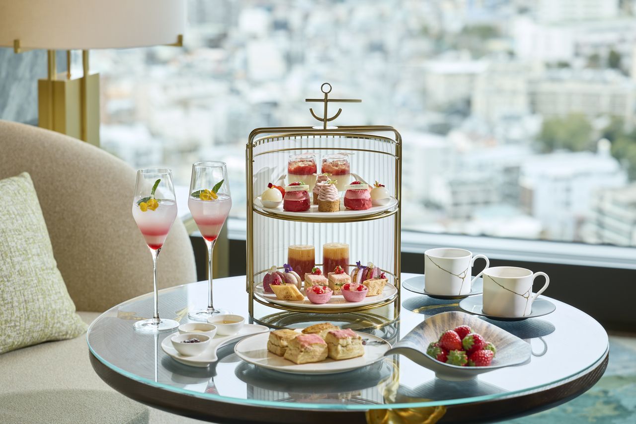 【平日】もっと恋するいちごアフタヌーンティー＆フレッシュ ストロベリー付き