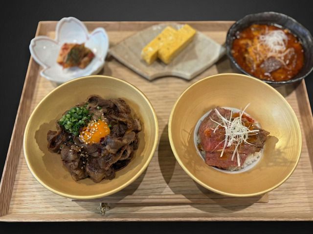 Combinación de gyudon de carne de Kobe y tazón de sukiyaki
