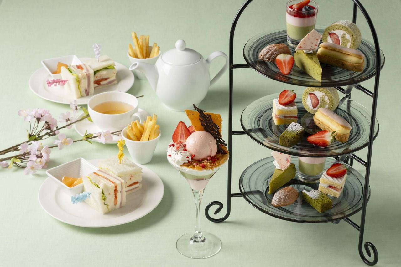 Limited edition parfait included [Strawberry and Matcha Afternoon Tea Set]