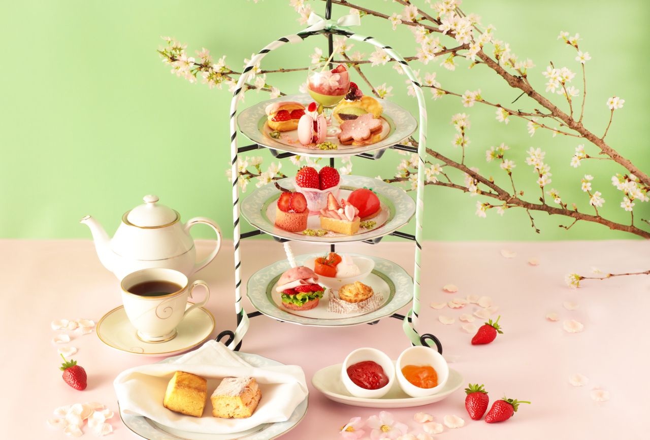 桜と苺のアフタヌーンティーセット【3/16～4/30】　（15：00～）