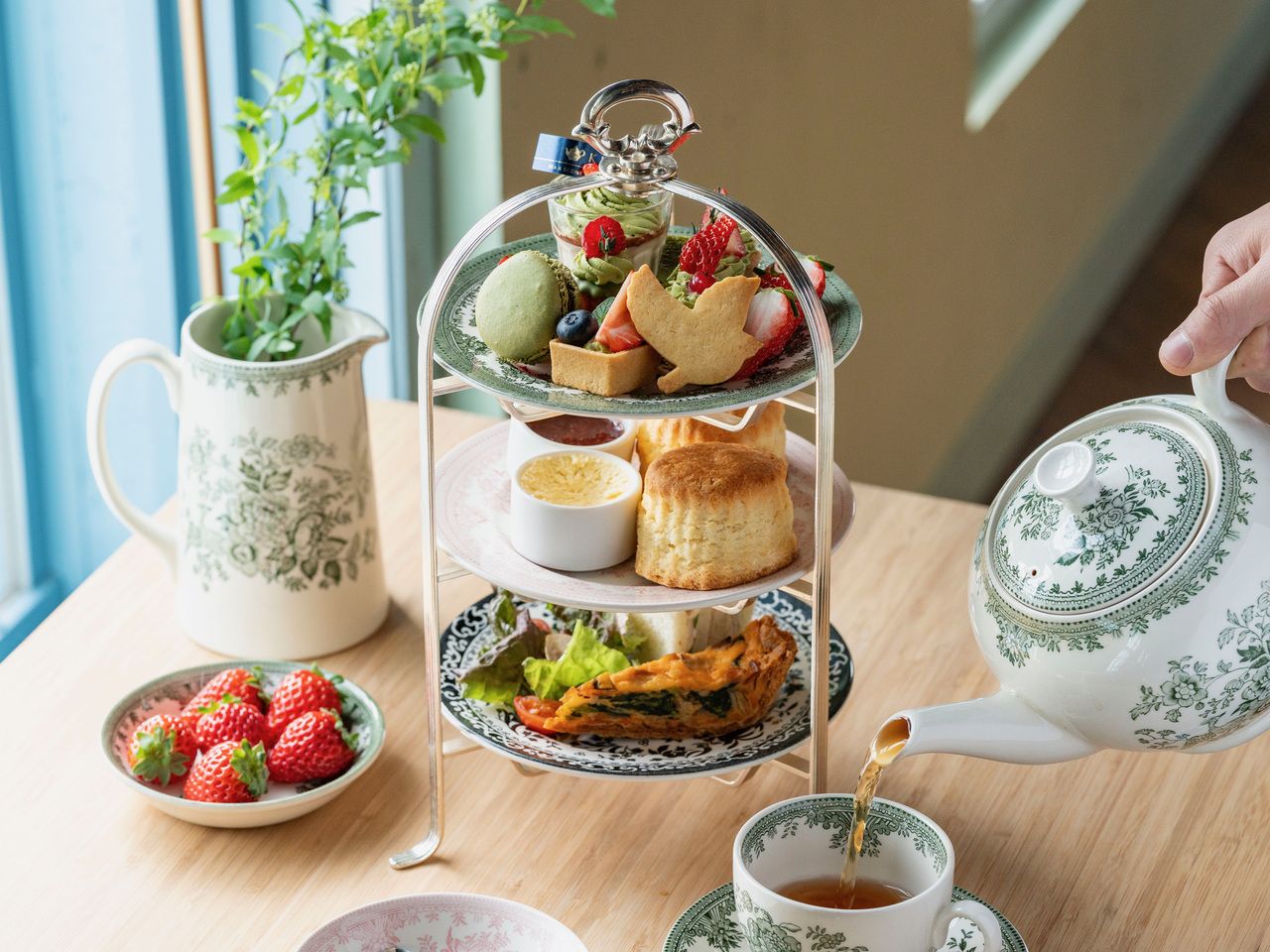 ①KIKI’sアフタヌーンティーセット「新緑のいちご泥棒」10:45~ 