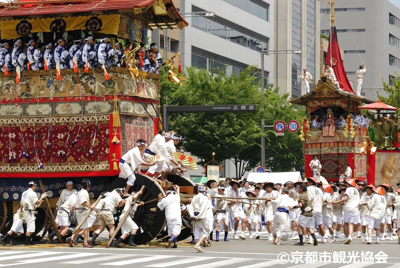 [Gion Festival Yamahoko Procession / 7/17 First Festival] Ticket for the "Tsuji-mawashi seat" not open to the public & riverside lunch