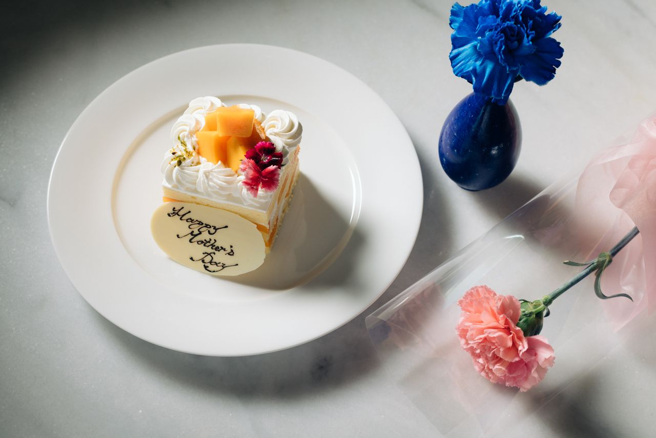 【早割5月10日限定】母の日 フィースト 6品コース グラススパークリングワイン１杯付 ４月26日までの販売