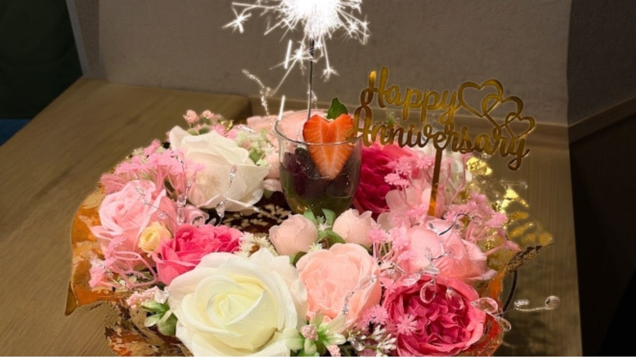 [For Anniversaries and Birthdays] Celebration Sushi Plan with Flower Bouquet-Style Dessert Plate