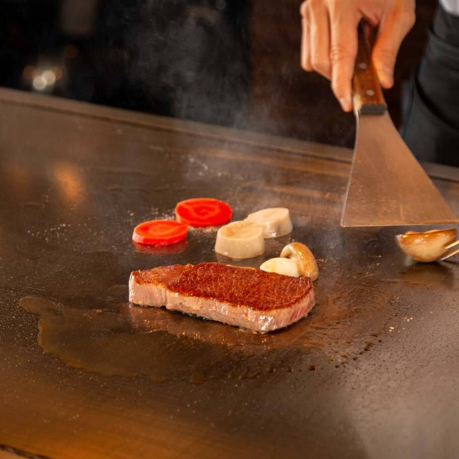 ご予約限定！「ランチ限定 神戸牛コース」炙り肉寿司やサラダ、メインは神戸牛極上赤身ステーキなど全6品