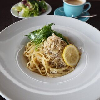 Lunch Pasta Set【Spicy Japanese-style Peperoncino with Awaji Whitebait】