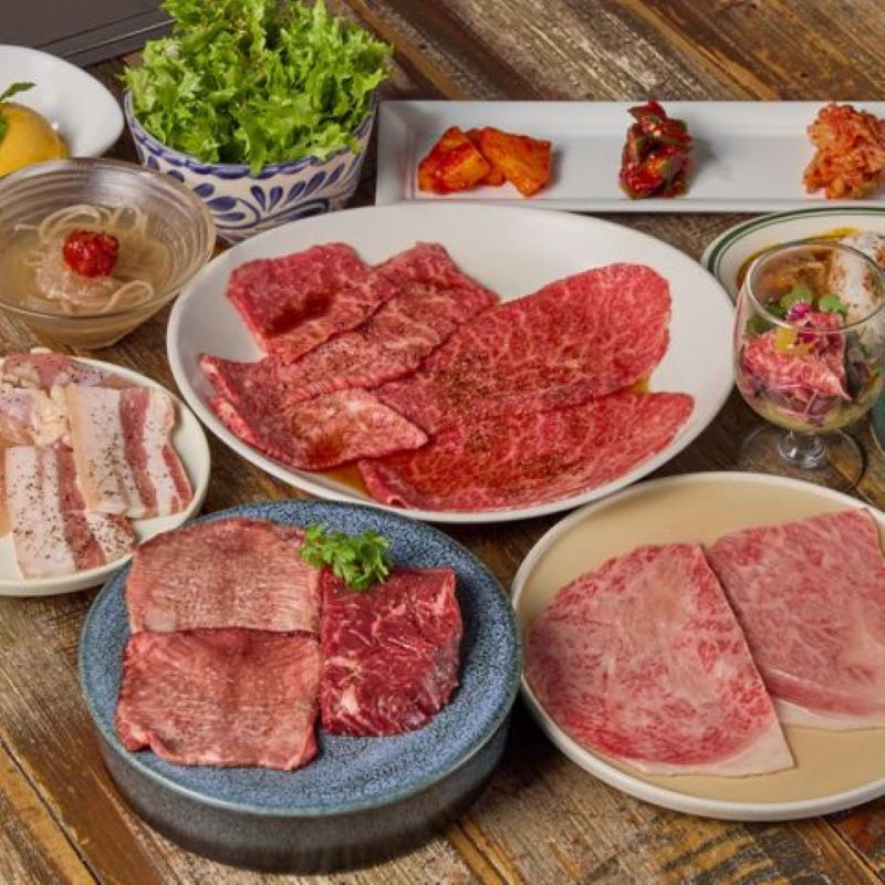 【カジュアルコース】熟成牛タンやサーロインの出汁しゃぶ焼き、定番の和牛・鶏肉・豚肉の焼肉をバランス良く楽しむコース