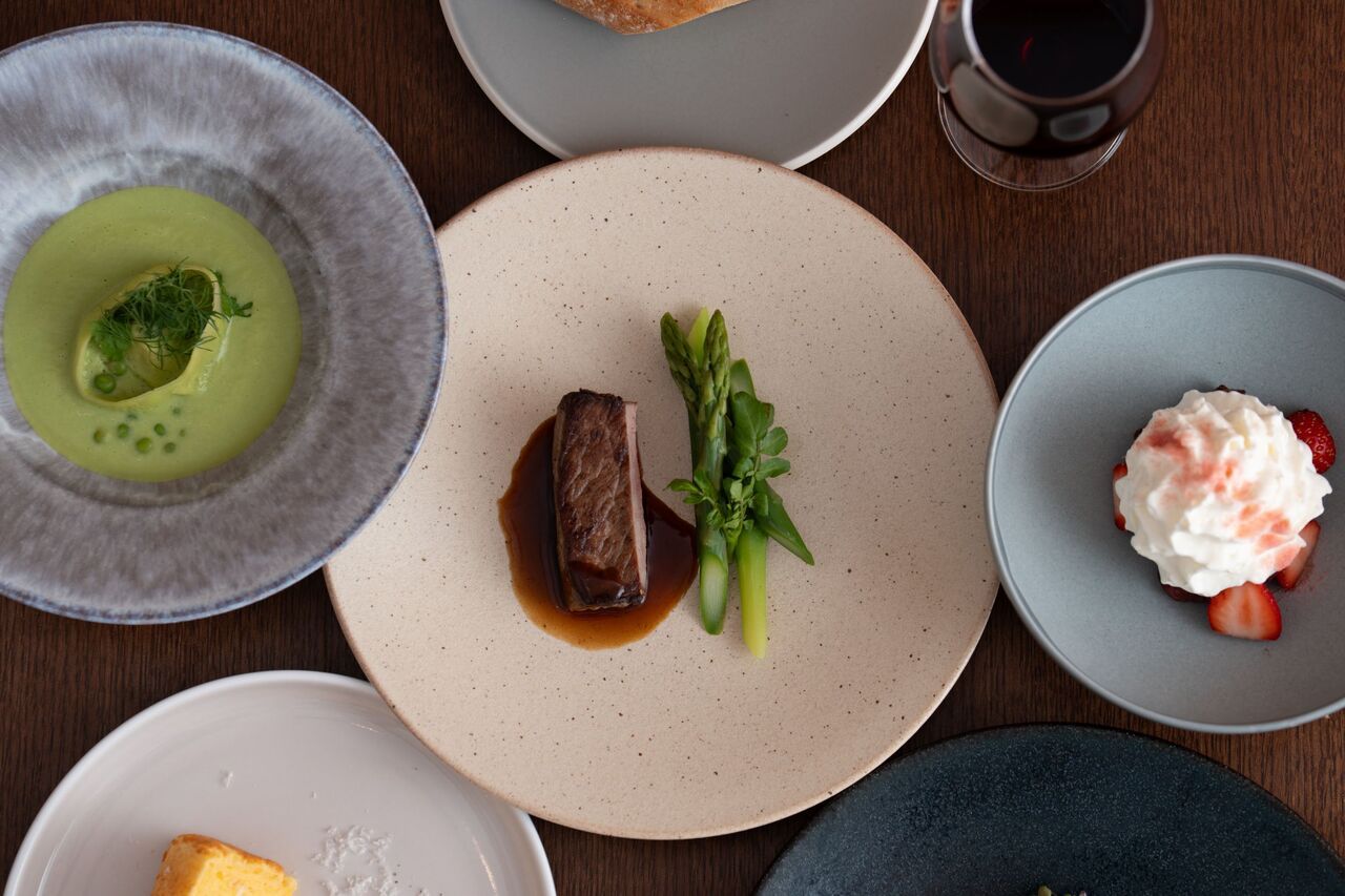 7/17 onwards: [Dinner] A casual 5-course dinner set + sparkling wine for toast