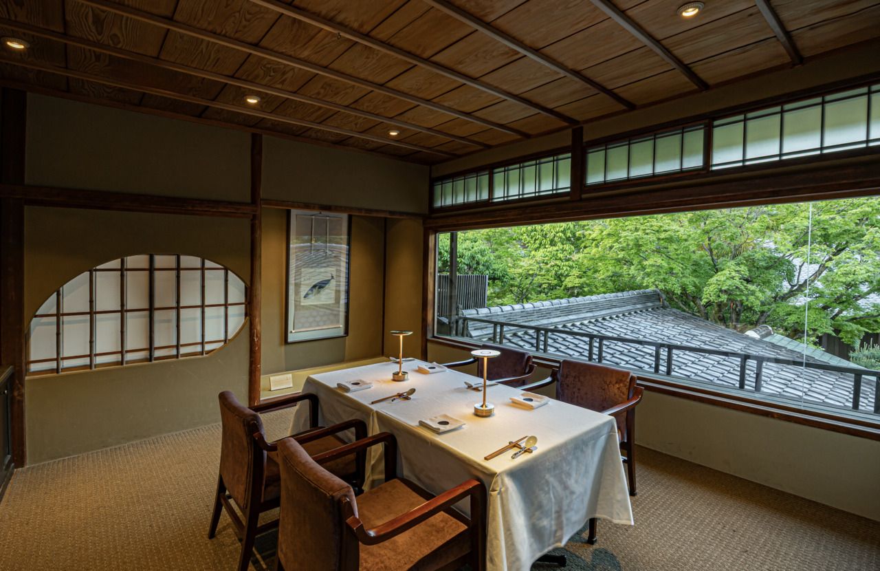 【Private Room】 Engagement Dinner KuroKURO: 6-course meal + toast wine