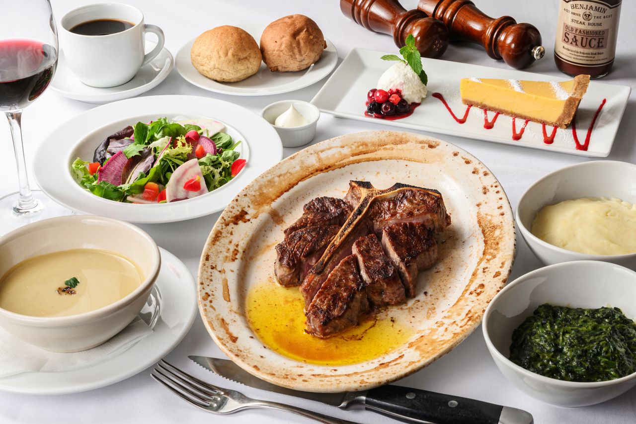 【OSAKA SPECIAL LUNCH Selection】 An 8-course meal featuring veal T-bone steak and chef-selected seasonal fish, plus 1 drink and post-meal coffee.