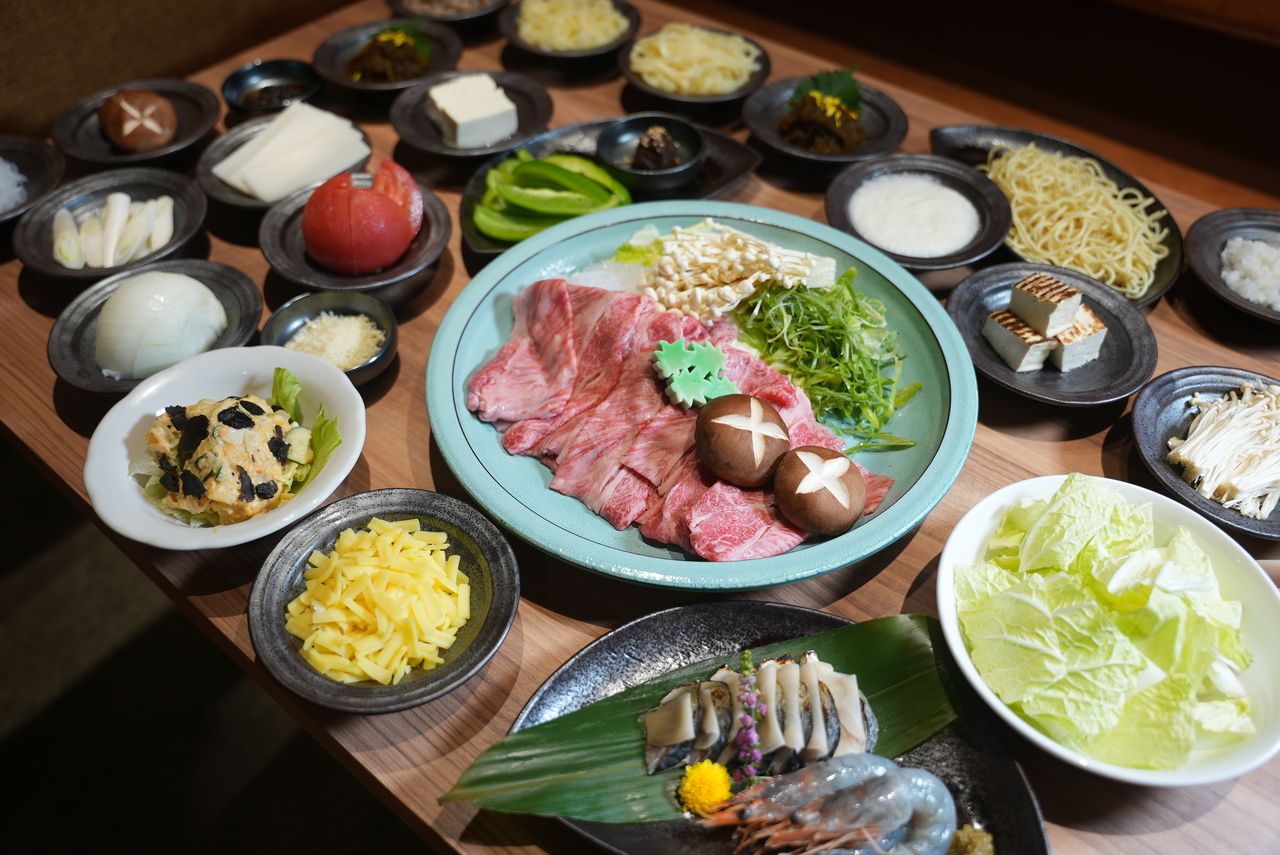 기간 한정 마츠사카소고기 축제: 정가 17,600엔 → 13,200엔 / 마츠사카소고기 스키야키&샤브샤브&오일구이 무제한 먹을 수 있는 코스