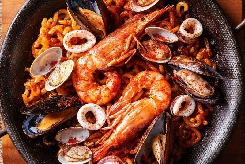 restaurant GRILL TABLE with SKY BAR