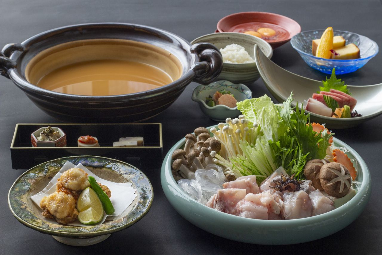 Anglerfish Hot pot Course (2.5 hours all-you-can-drink included)