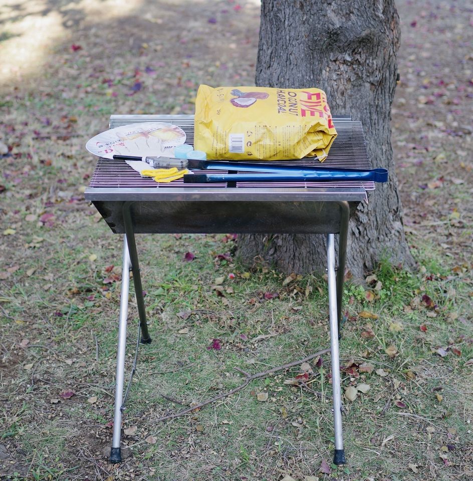 Charcoal barbecue grill