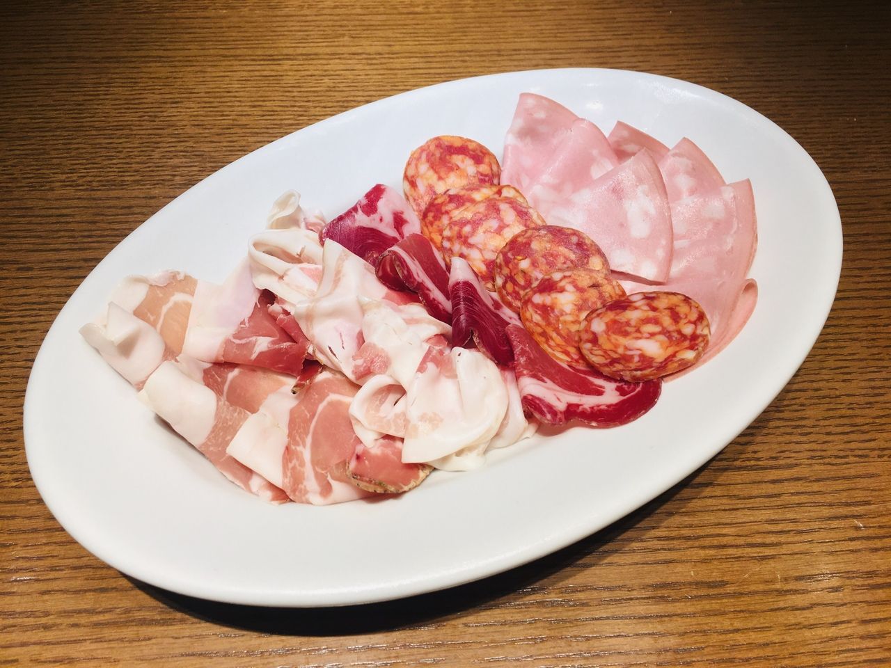 生ハム・サラミの盛り合わせ