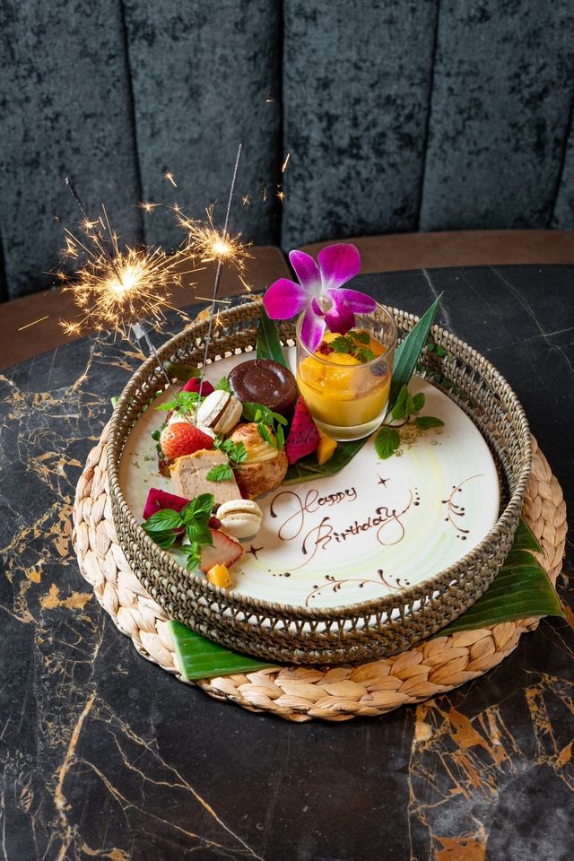 To celebrate a special day! Anniversary plate