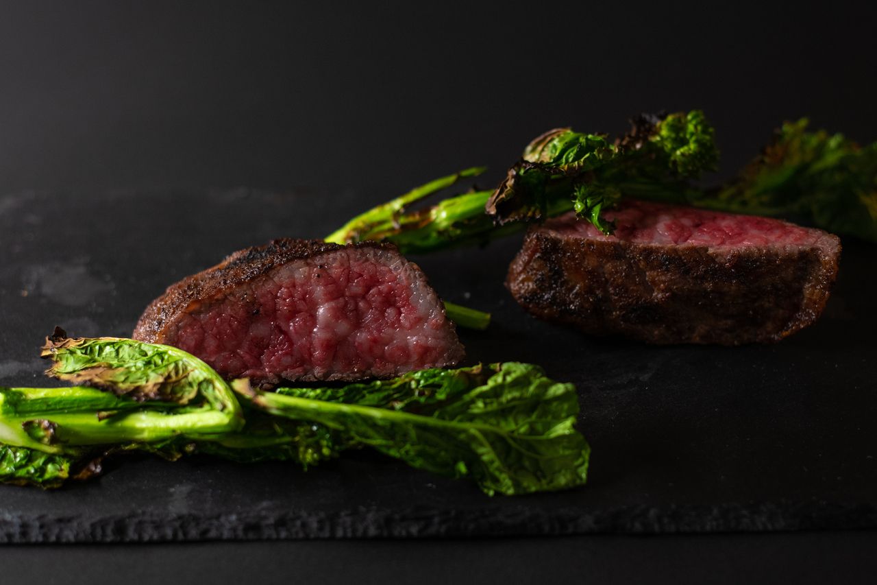 [Charcoal-grilled seasonal fish and Tokachi herb beef course] 