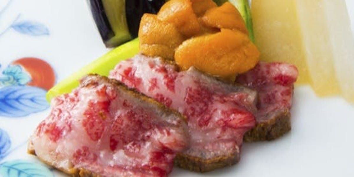 名物「仙台牛肩ロース炙り」、幻の牛すじ黒カレーなど全7品＋獺祭など2時間半飲み放題