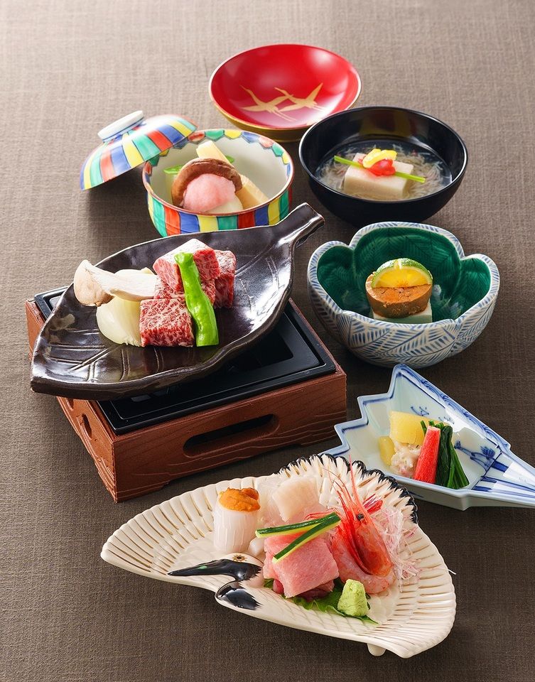 Ashibe - November to December - Enjoy winter flavors and Wagyu beef in this kaiseki banquet. The main dish is Wagyu beef teppanyaki.