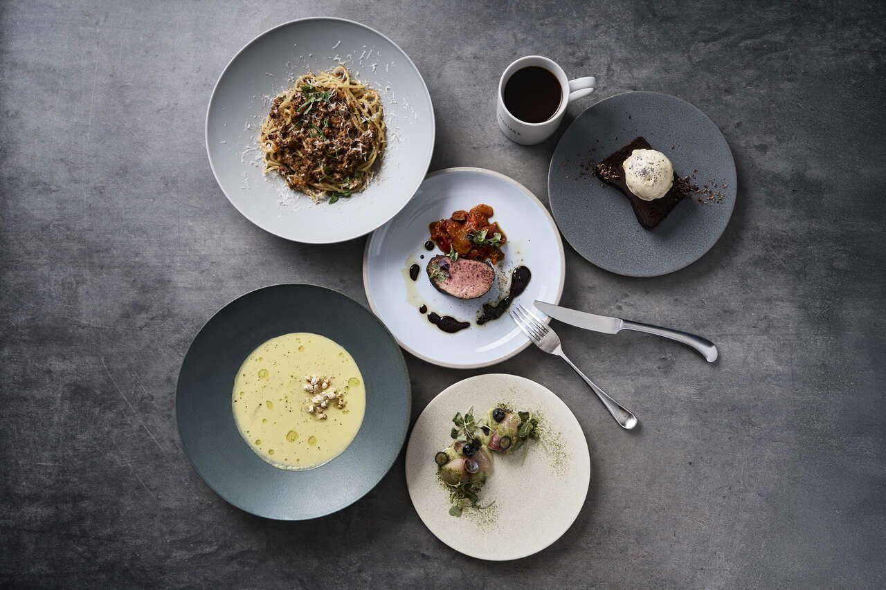 [標準晚餐] 共5道菜，可享用2種開胃菜、自選義大利麵、鎌倉火腿作為主菜