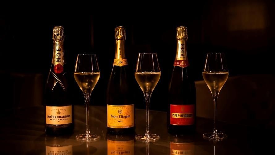 Gallery Night Out Exciting night time for adults Plan B