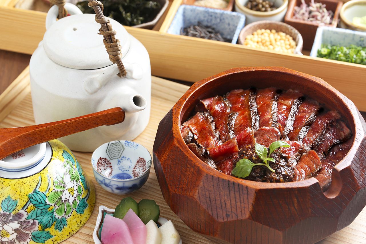 近江牛肉稀有的Hitsumabushi套装