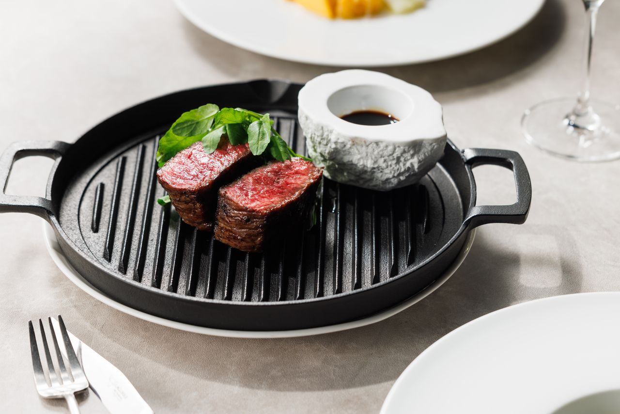 【Lunch Course】 - 厳選和牛 赤身肉炭火焼き -