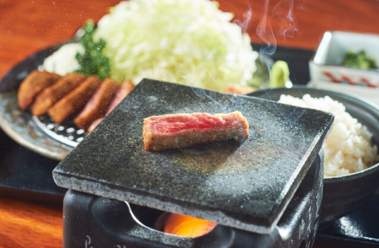 Gyukatsu set meal (牛かつ定食) with 3 small side dishes — 130 g