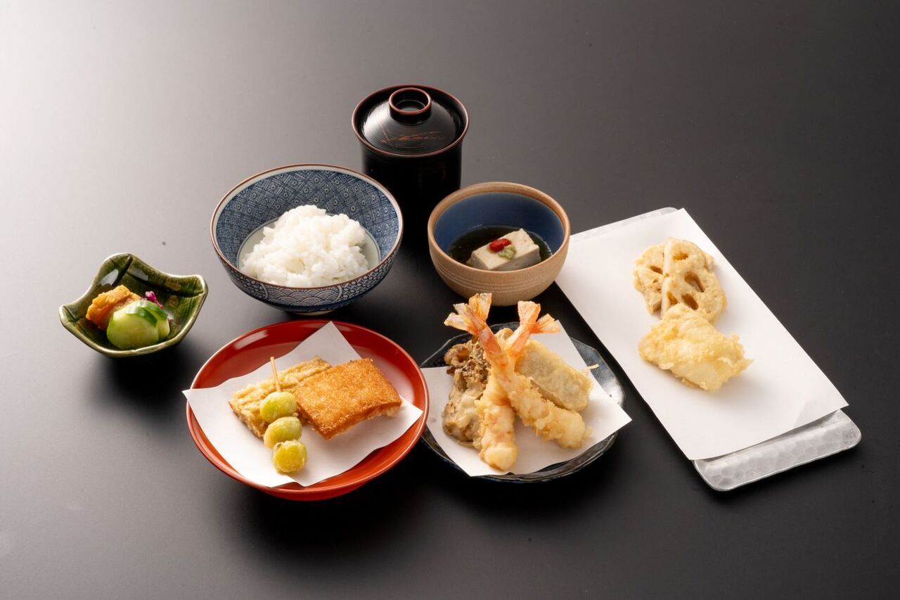 在“Hanawarai”享用超值午餐