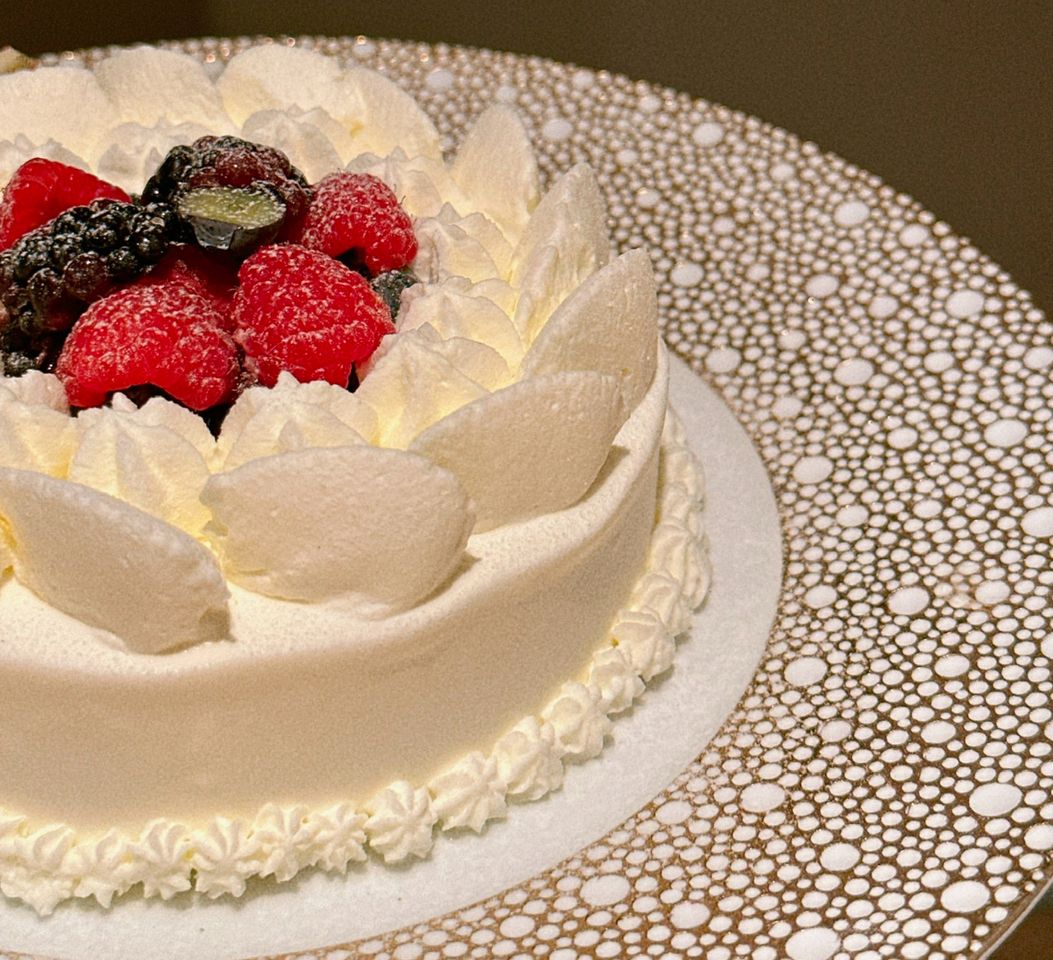 大きなホールケーキ(お持ち帰り可)