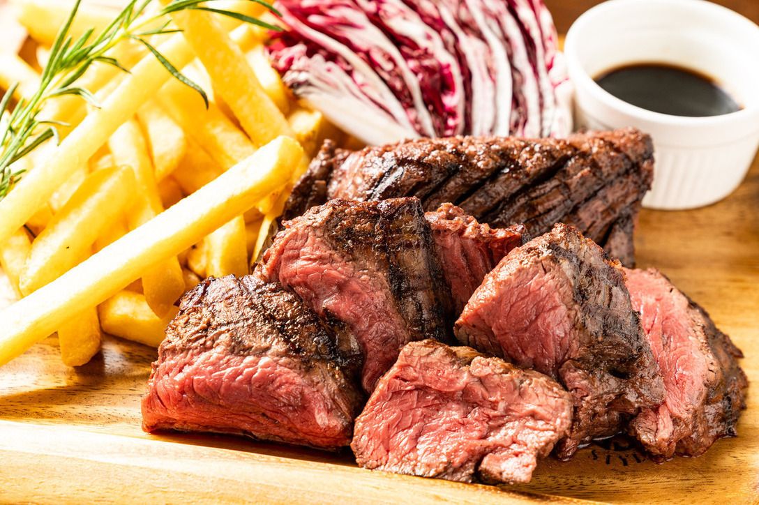 【乾杯ドリンク付き！】特選黒毛和牛『佐賀牛』『白金豚』『グリルソーセージ』の肉山プレートがメイン『うにバターリゾット』もついた大満足肉山プラン