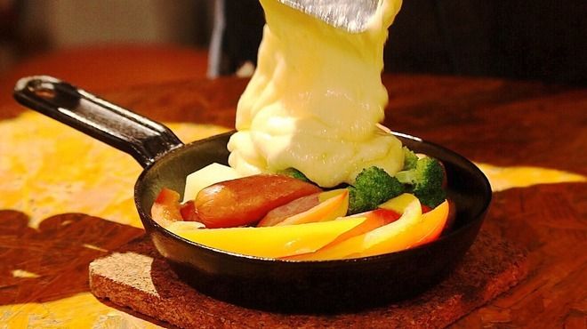 【カジュアルコース】チーズラクレットを含む全5品♪2時間飲み放題付き♪(8名様以上の御利用でピザもついてきます♪)