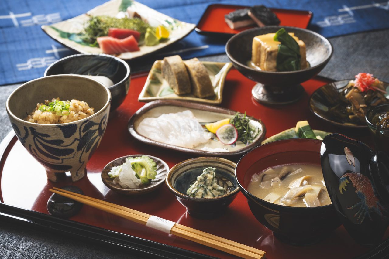 うとぅいむち御膳（ミヌダル、海の幸セット）