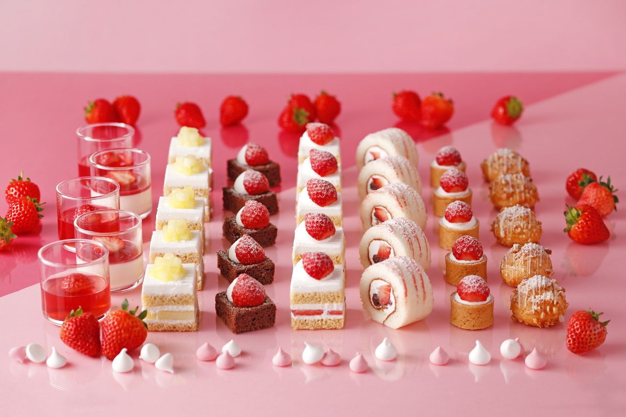 < Adult rate for WEEKDAYS> Sandwich & Dessert Buffet : Strawberry