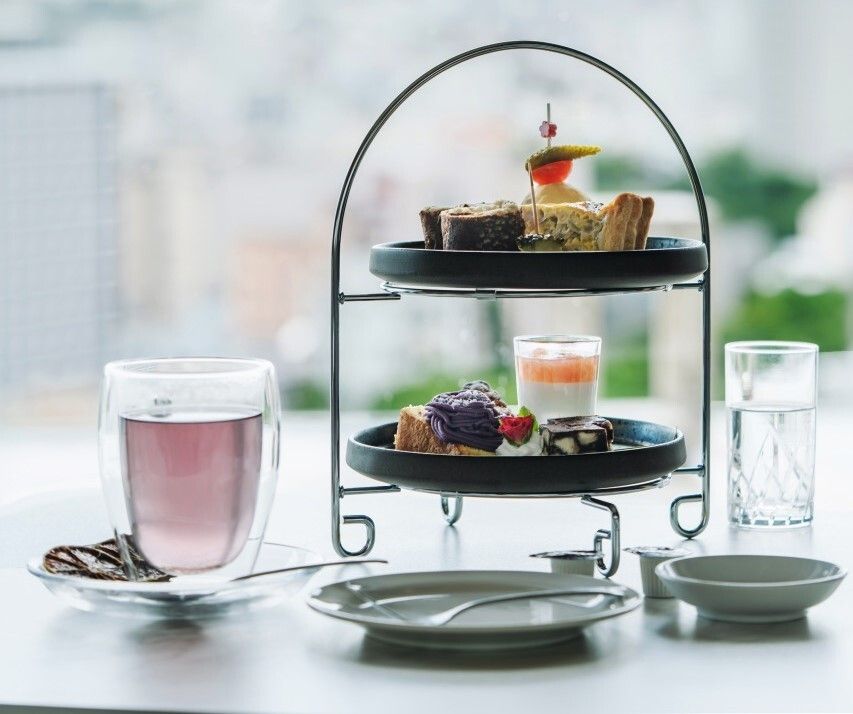 [Afternoon Tea Set] Enjoy the view of the sky and the open Naha cityscape from the 15th floor