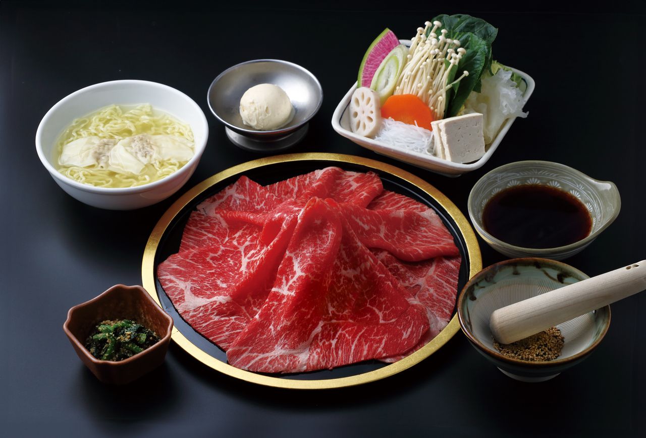  [Supreme Kobe Beef Course] ￥12,000 Characterized by its tenderness and deep flavor, it is perfect for entertaining or important dinner parties. With its refined flavor, it offers the ultimate hospitality.