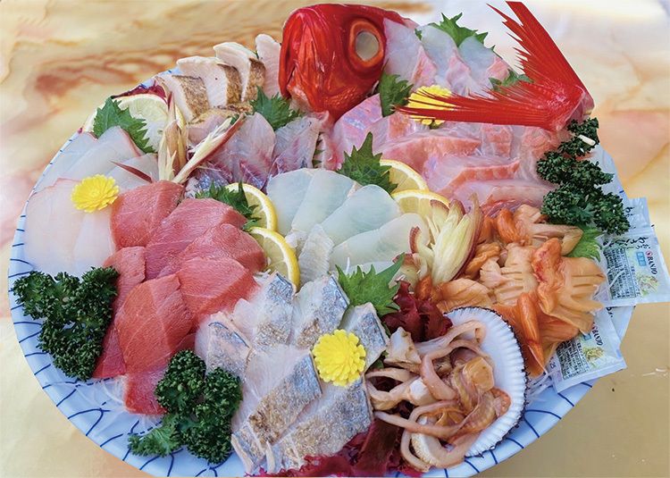 Chef's carefully selected Shinshu salmon, bluefin tuna and seafood sashimi from the Sea of Japan