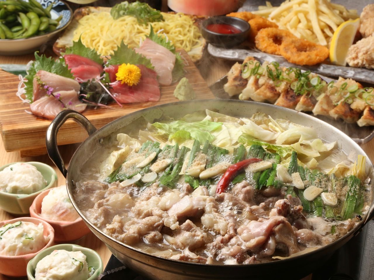 【日～木特別価格】野菜大盛り牛もつ鍋が主役の定番宴会プラン 飲み放題付 全10品3,980円