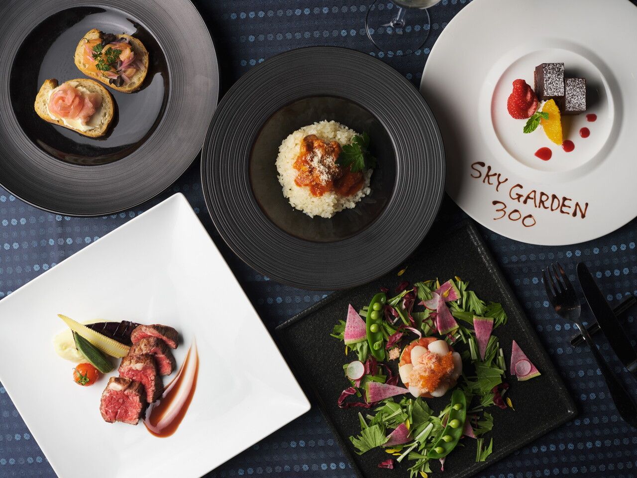 ペアプラン(2名様￥11,400・乾杯ドリンク・ディナーコース)＜ 展望台料金は含まれておりません＞