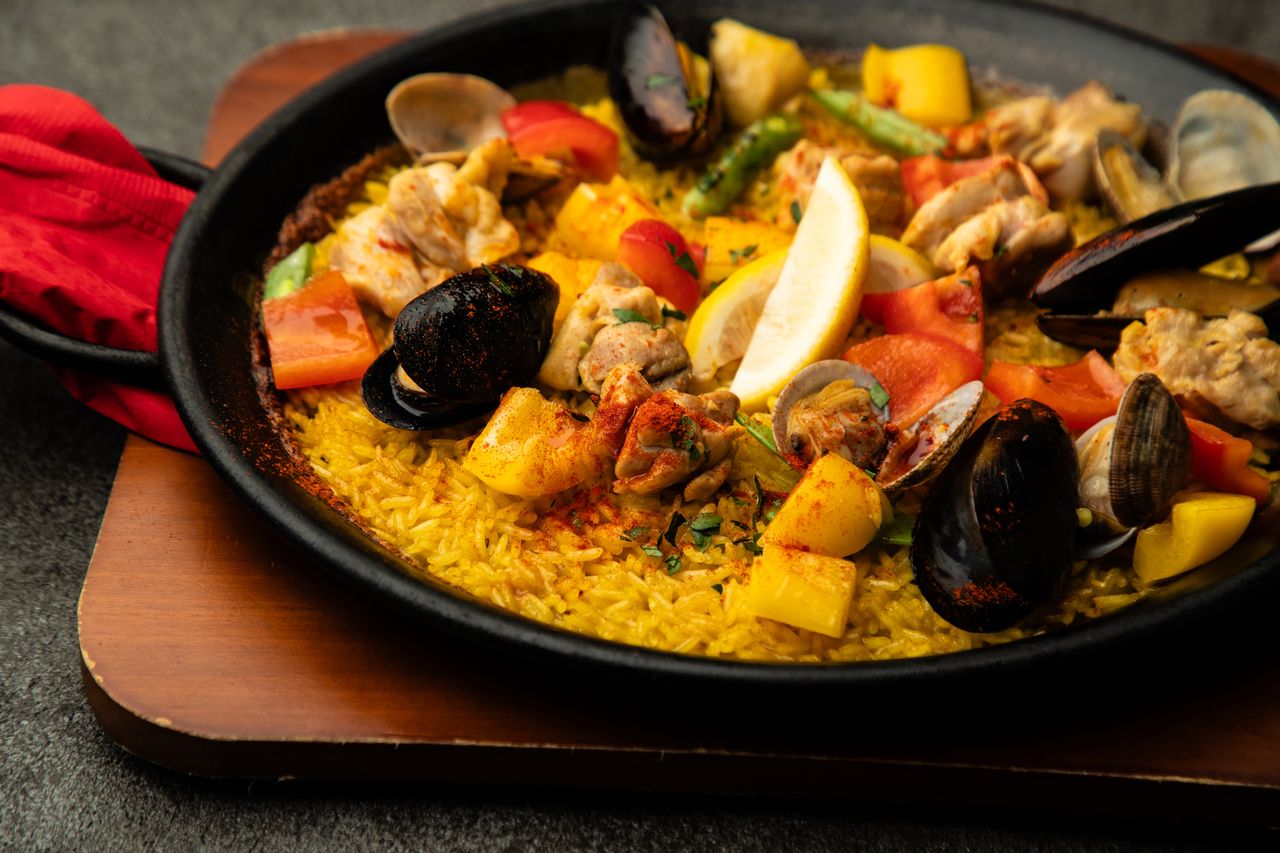 2 hours all-you-can-drink included [Paella course with grilled peach pork, Valencia-style paella and other REGARIO's signature tapas]