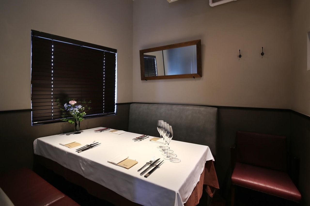 [Dinner / Choose your main course and dessert] KINOE's specialty fresh fish carpaccio and two appetizers of the day, prix fixe course of six dishes (includes bread and after-meal CAFE)