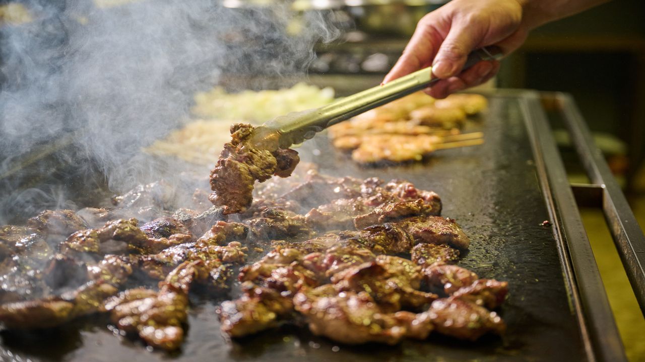 【土日祝ランチビュッフェ】＼夏を楽しむホテルビュッフェ！焼き立てステーキとひんやりソフトクリームも食べ放題／