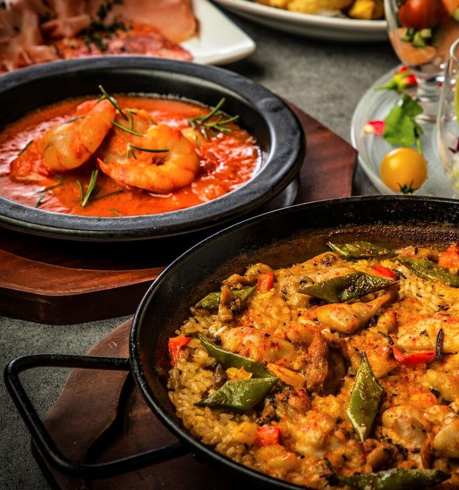 ～Casualコース～乾杯スパークリング付・彩りパエリアやアヒージョ・ポークグリルなど全8品【2H飲み放題付】		