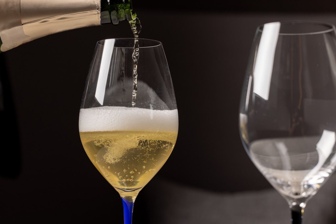 【August 8 Only: Bellustar Journey】 Champagne, Palme & Dinner Course