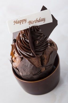 Optional add-on – Chocolate cupcake with custom message (Birthday/Anniversary)