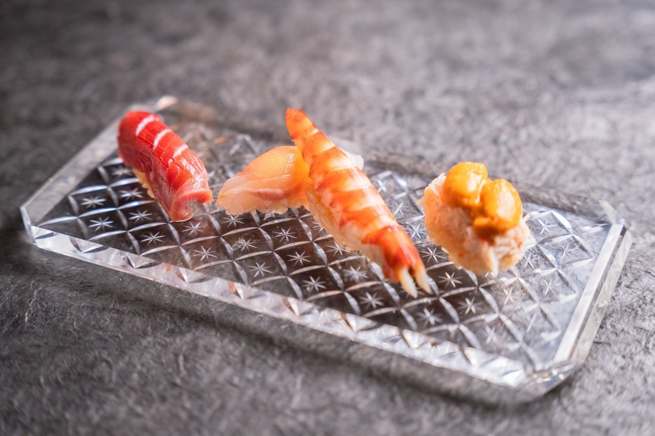 Chef's Omakase Course (free drink)