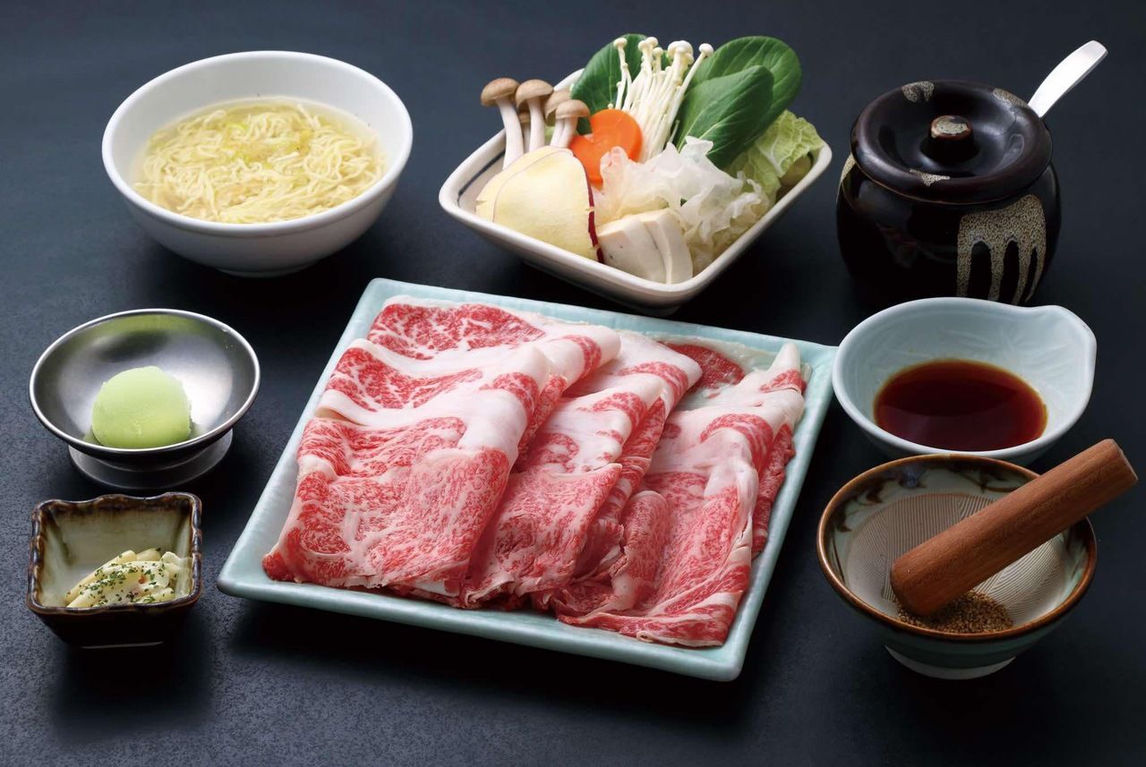 [Special Selection] "Very Popular! Kuroge Wagyu Rib Loin Course + 1 Drink Included" is highly recommended by shabu-savors! Enjoy A5-rank Kuroge Wagyu Rib Loin and your choice of two other cuts of meat! You can enjoy the luxurious flavor and variety of tastes.