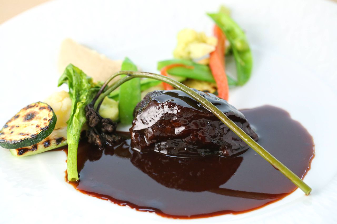 予約制　アニバーサリープラン　乾杯酒付き・メインデッシュは牛肉の煮込み