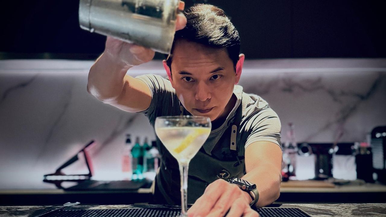 Who's on shift at Opus Bar? 